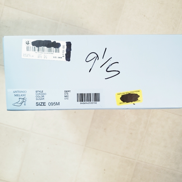 9.5 Antonio Melani "Sariano" ankle straps heels - Picture 12 of 12